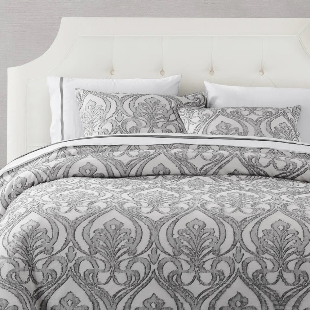 HiEnd Accents Nicole Damask Duvet Cover Set King - Picture 2 of 7